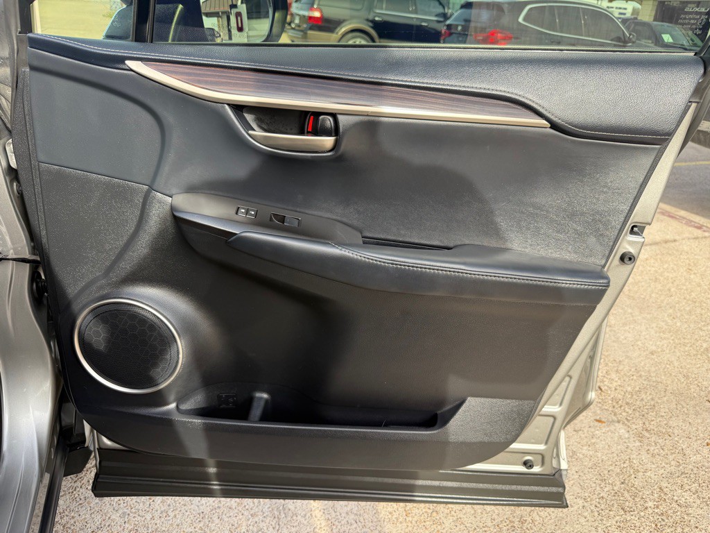 2015 Lexus NX Image 25