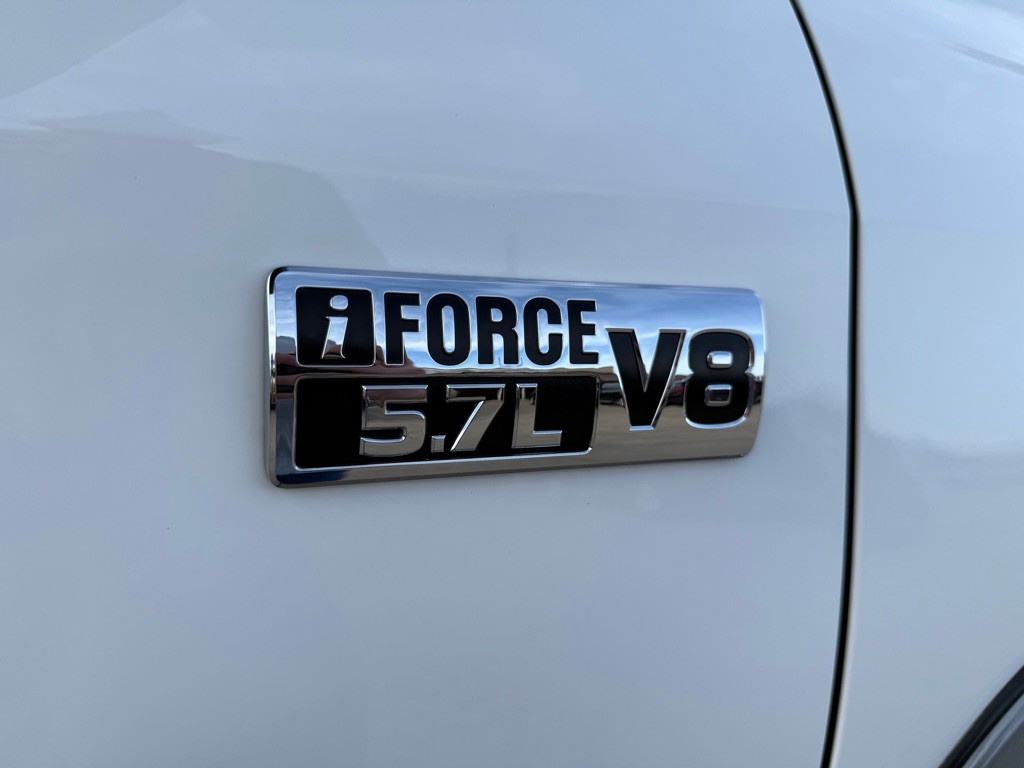 2015 Toyota Tundra Image 9