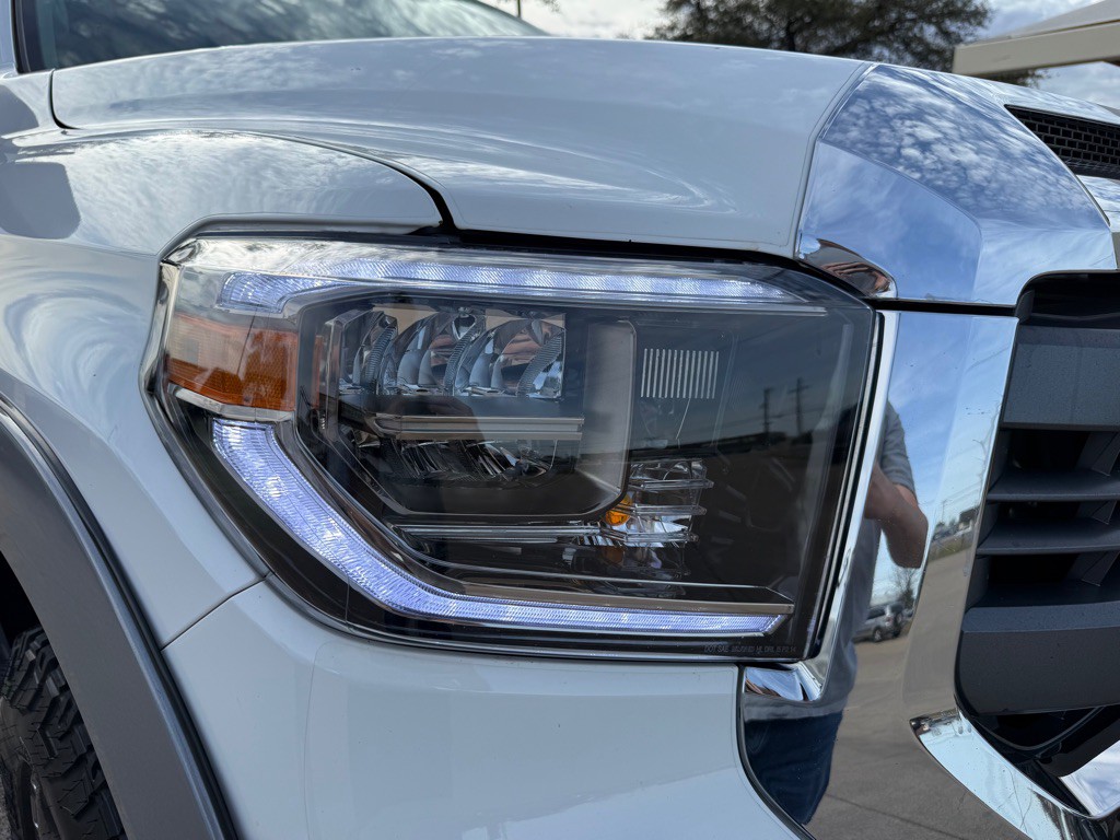 2015 Toyota Tundra Image 11