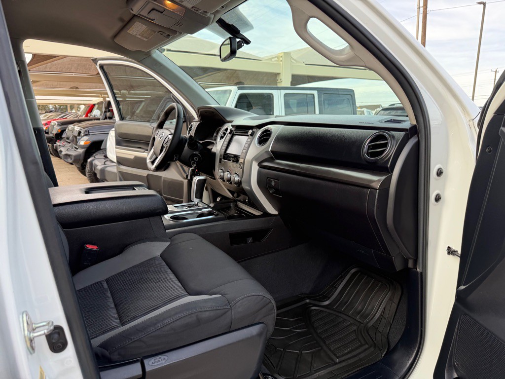 2015 Toyota Tundra Image 18