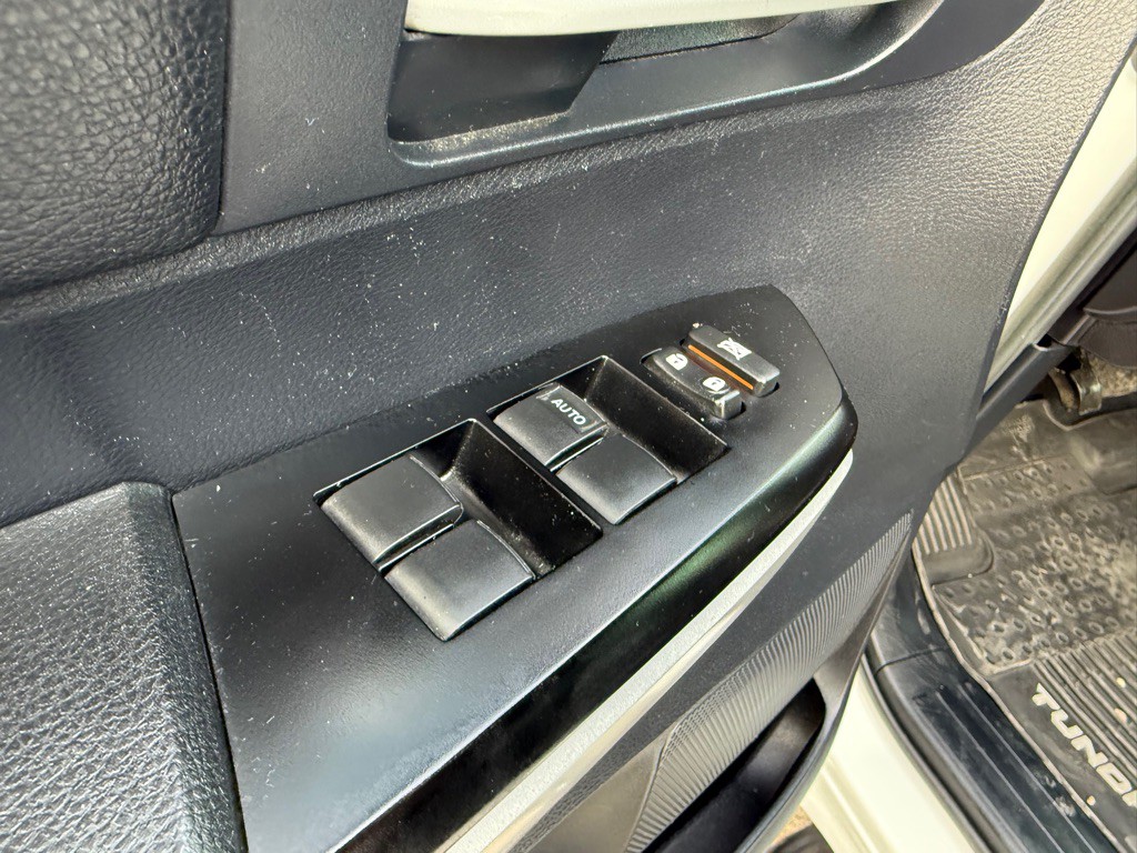 2015 Toyota Tundra Image 22