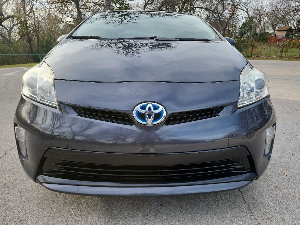 2014 Toyota Prius Image 2