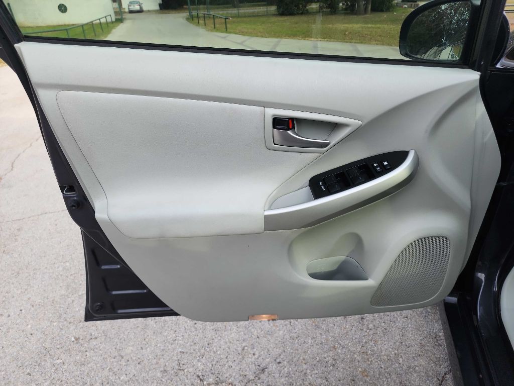 2014 Toyota Prius Image 12