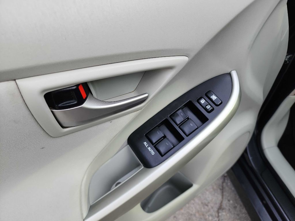 2014 Toyota Prius Image 13