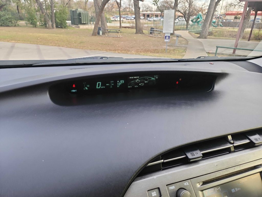 2014 Toyota Prius Image 16