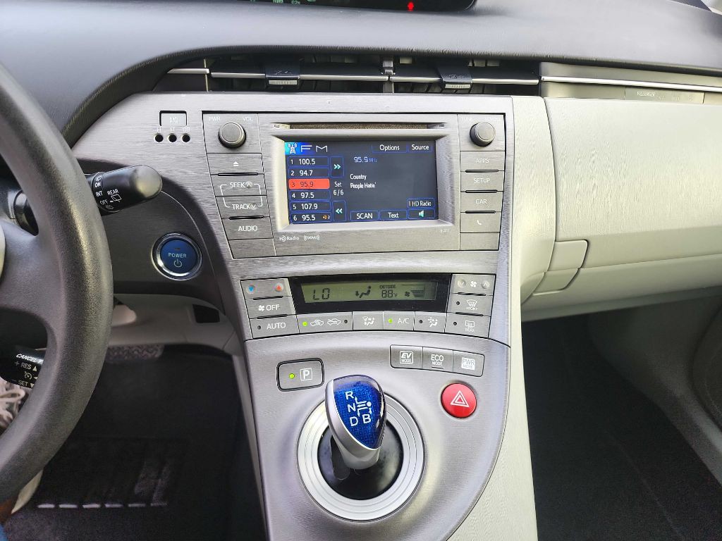 2014 Toyota Prius Image 18