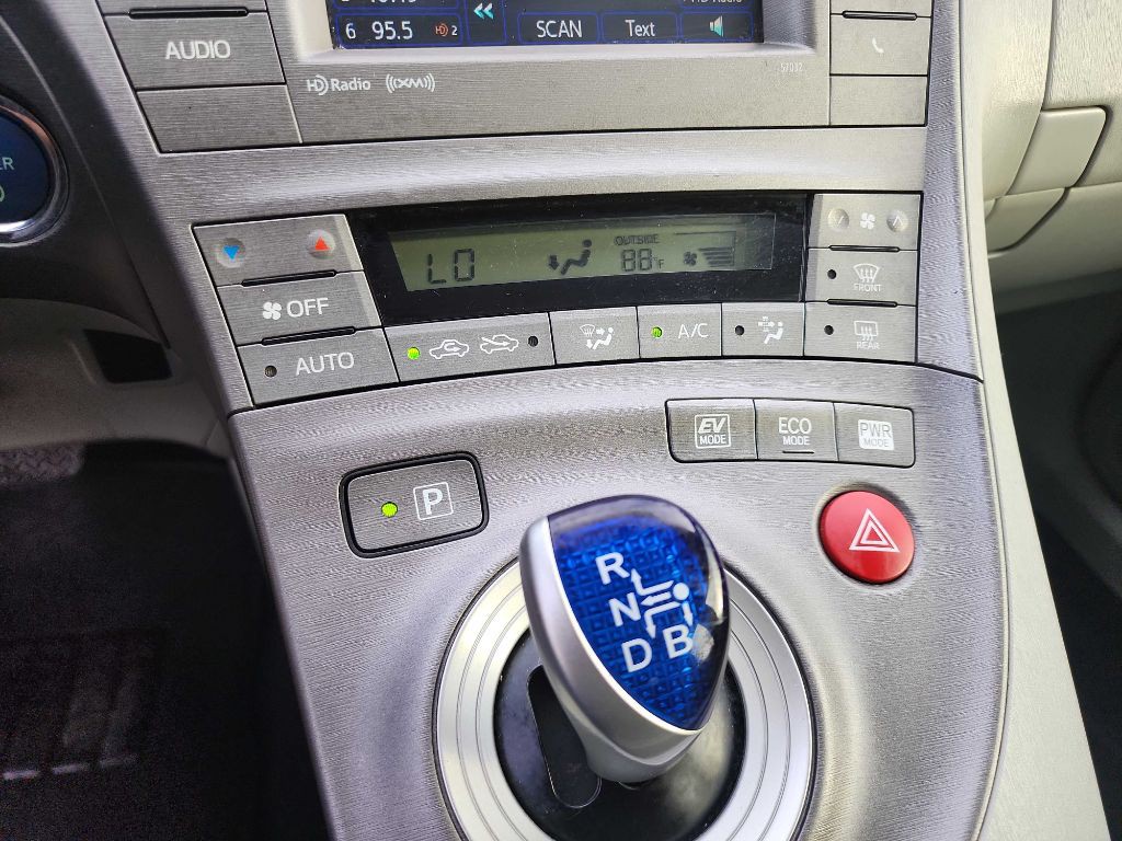 2014 Toyota Prius Image 19