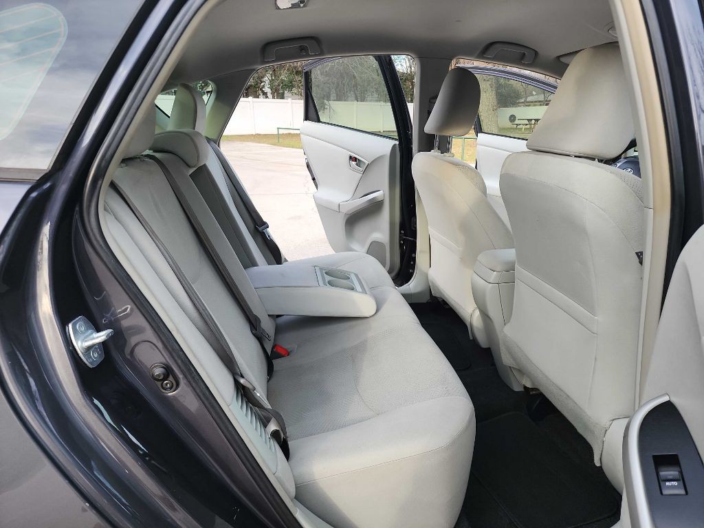 2014 Toyota Prius Image 26