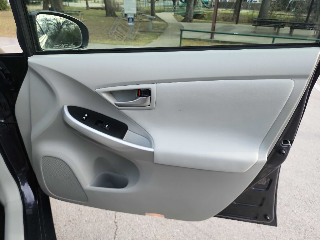 2014 Toyota Prius Image 28