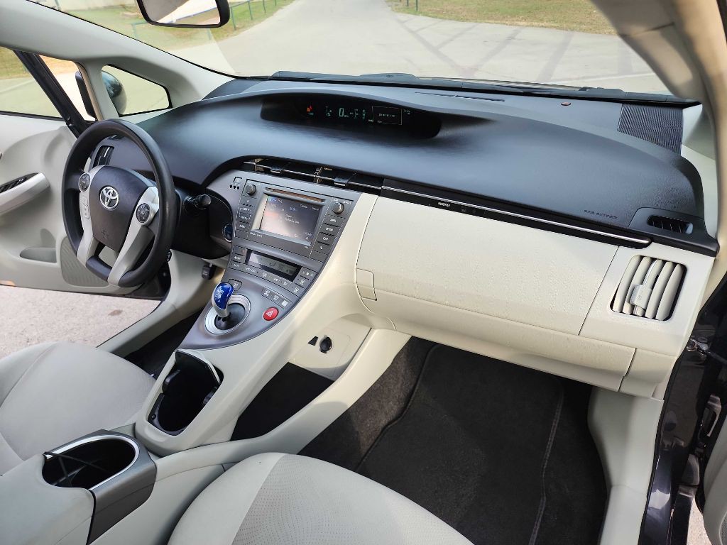 2014 Toyota Prius Image 31