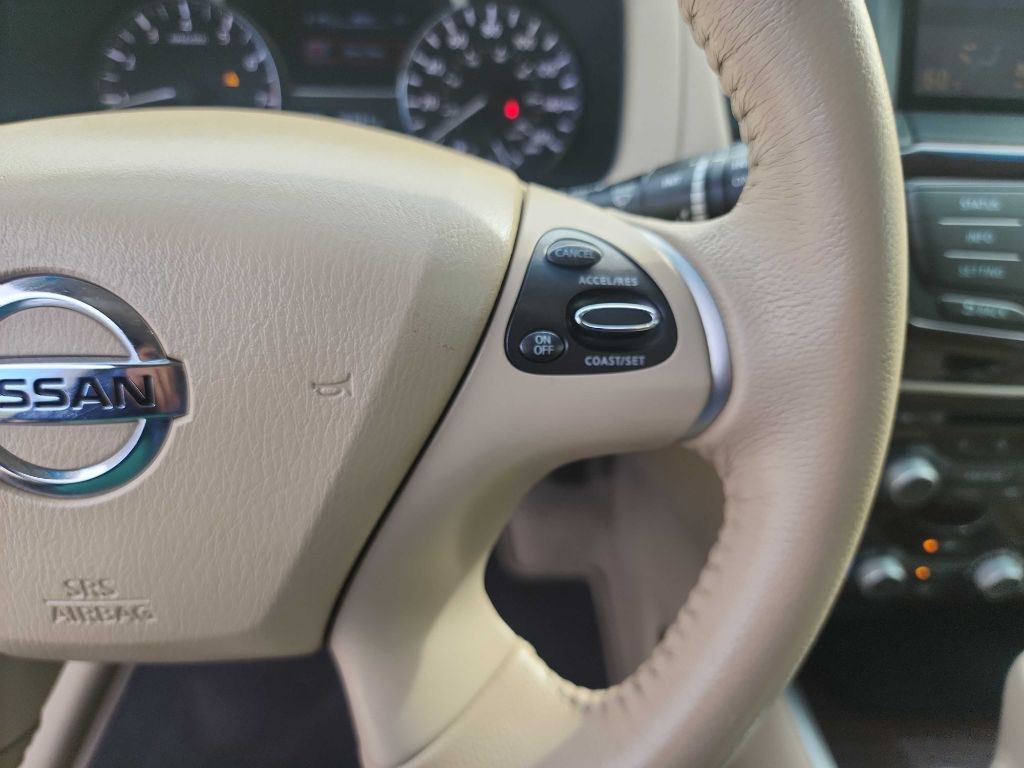 2014 Nissan Pathfinder Image 18