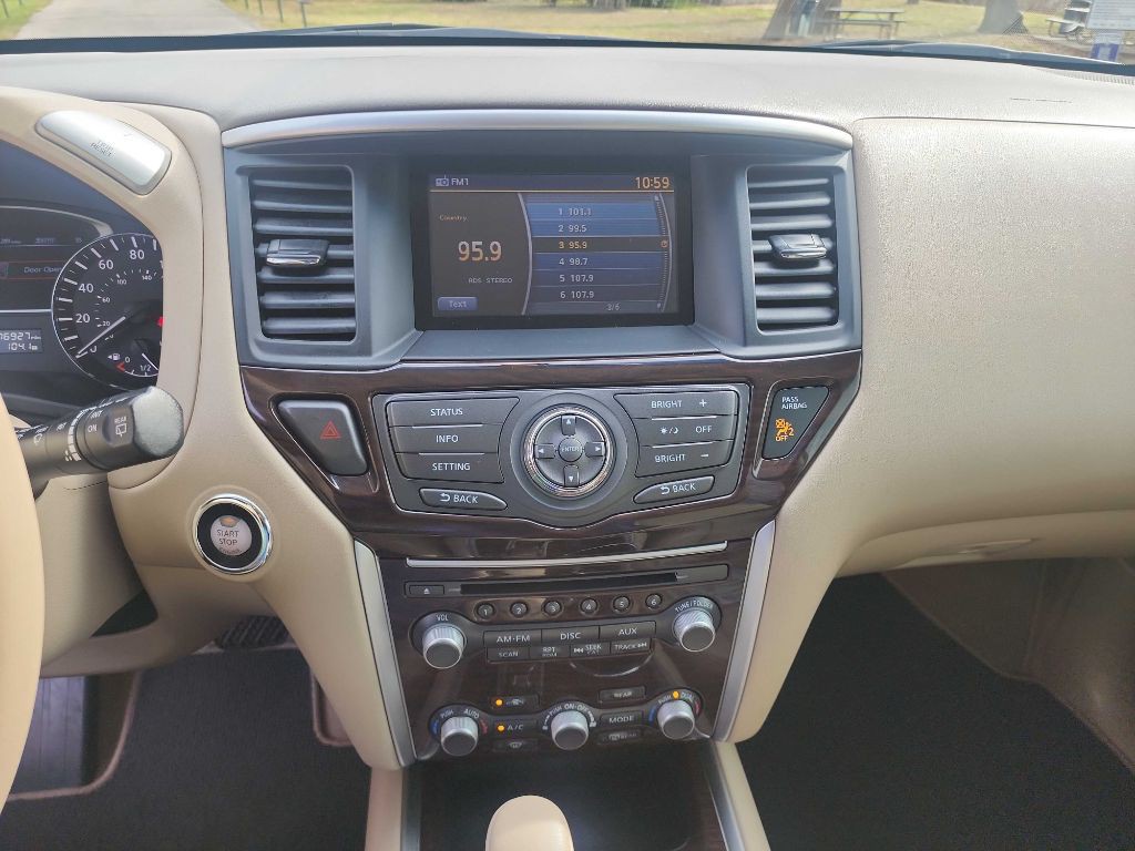 2014 Nissan Pathfinder Image 23