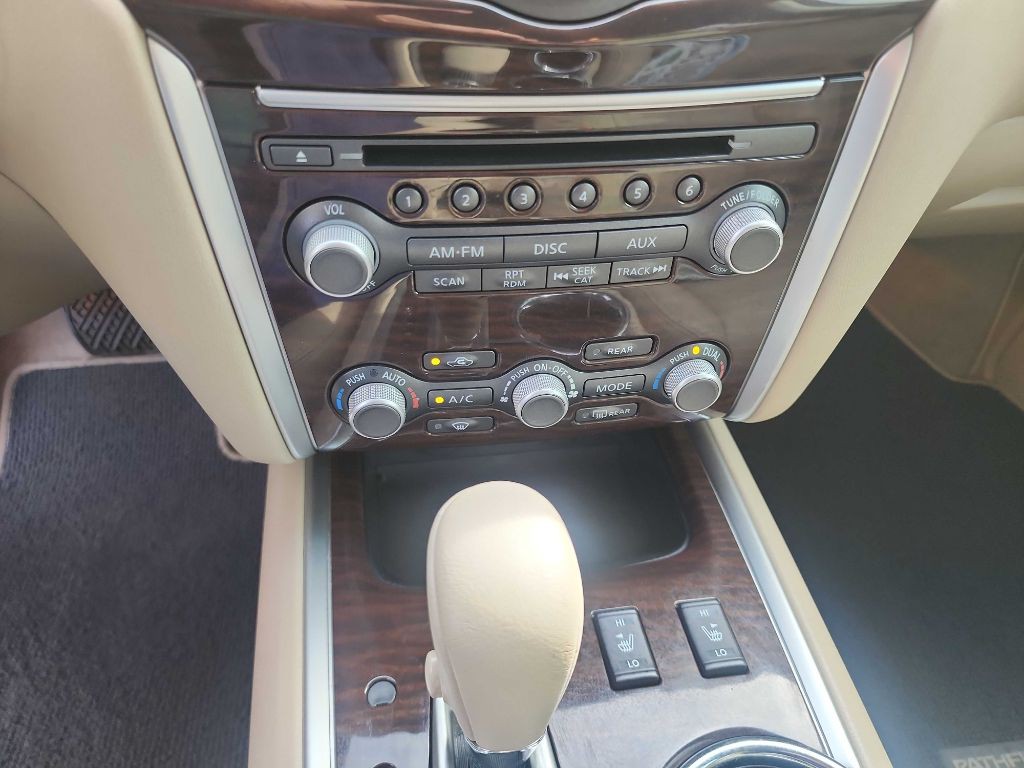 2014 Nissan Pathfinder Image 25