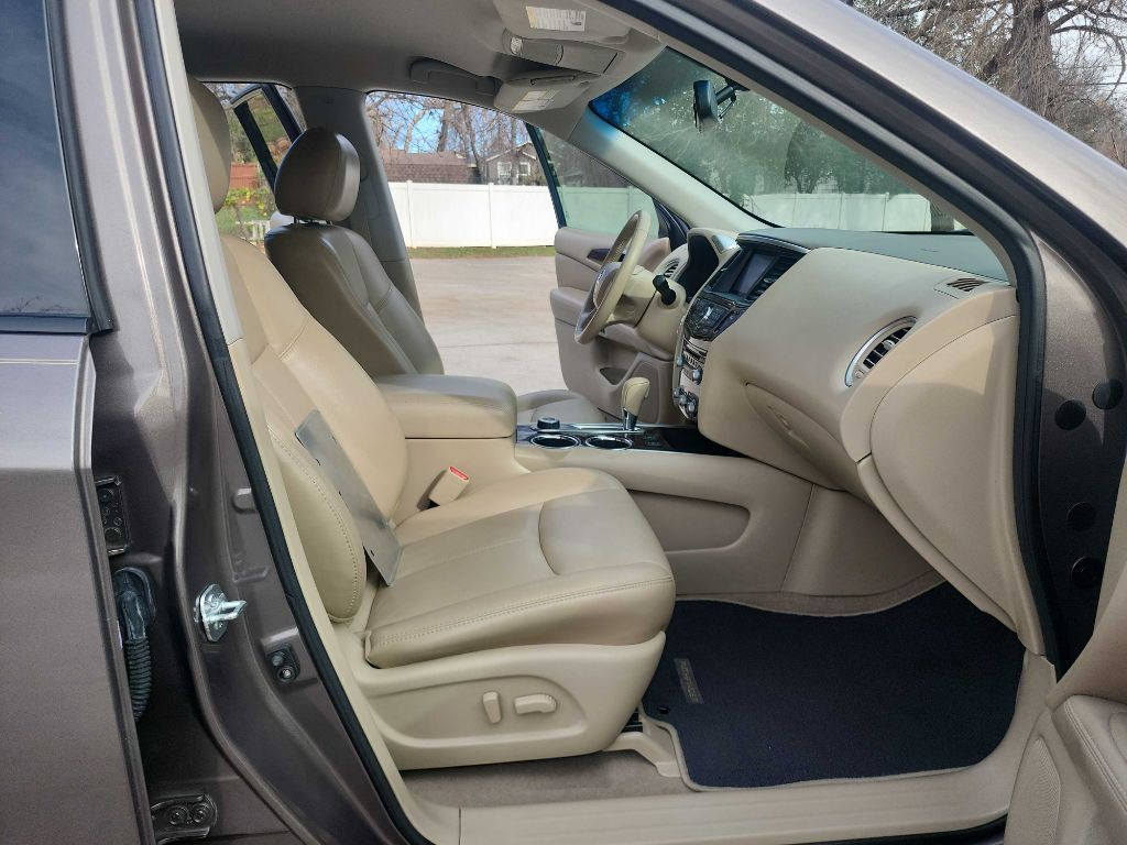 2014 Nissan Pathfinder Image 38