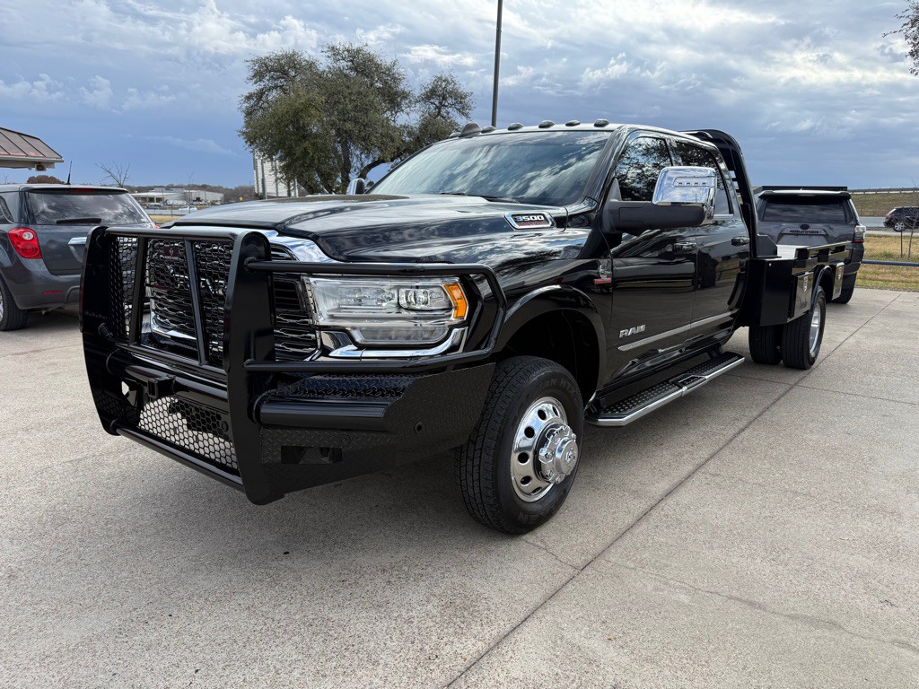 2024 RAM 3500 Image 3