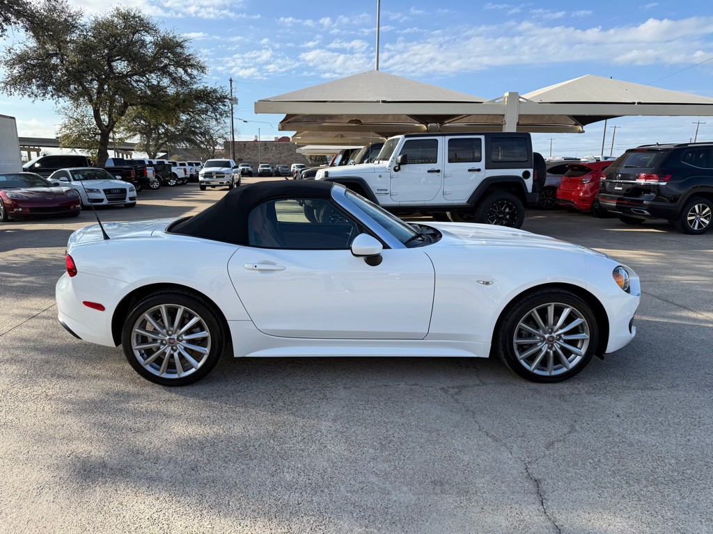 2017 FIAT 124 Spider Image 8