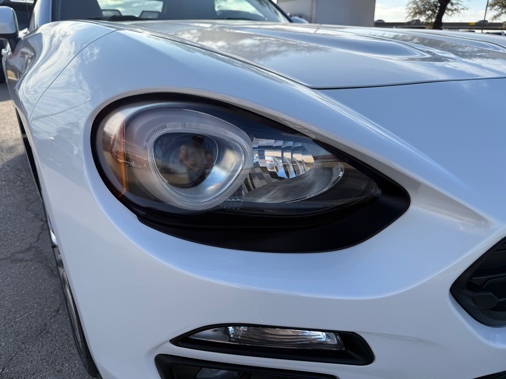 2017 FIAT 124 Spider Image 11