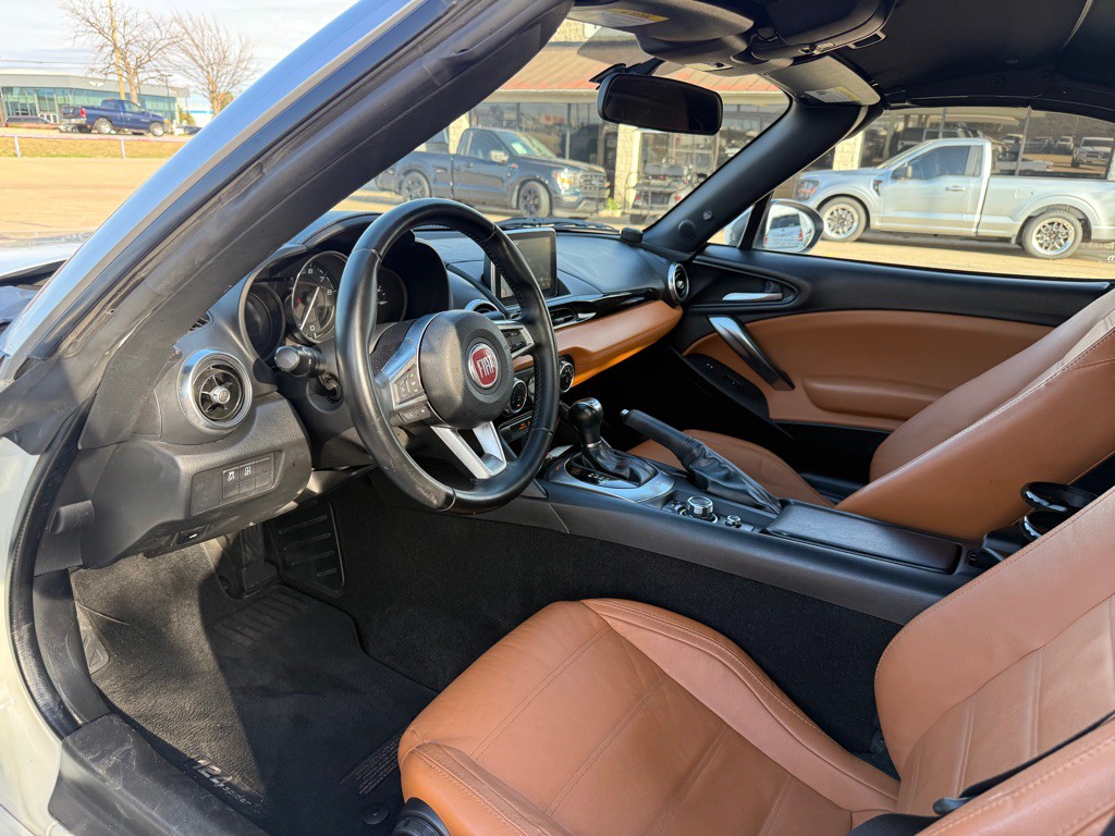 2017 FIAT 124 Spider Image 13