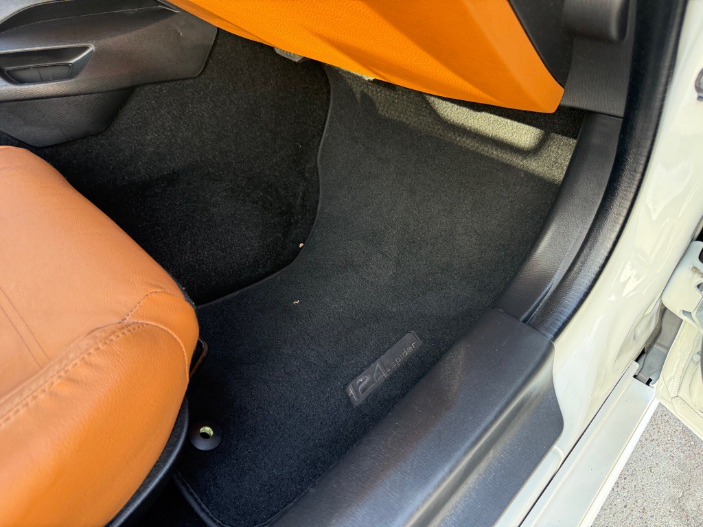 2017 FIAT 124 Spider Image 21