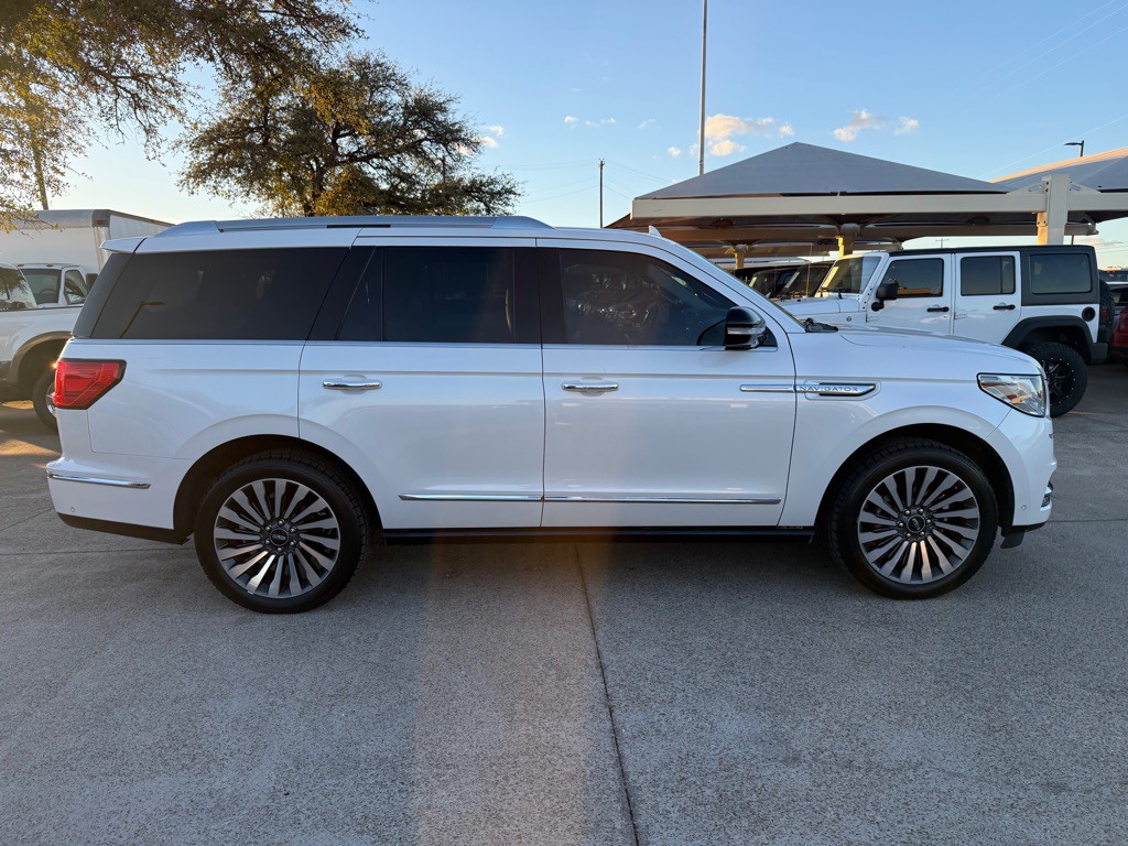 2019 Lincoln Navigator Image 8