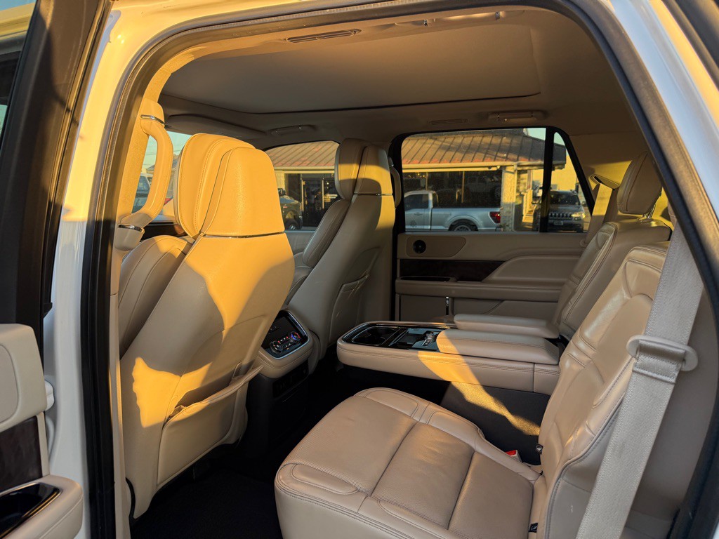 2019 Lincoln Navigator Image 14