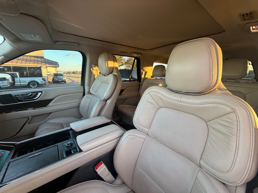 2019 Lincoln Navigator Image 19