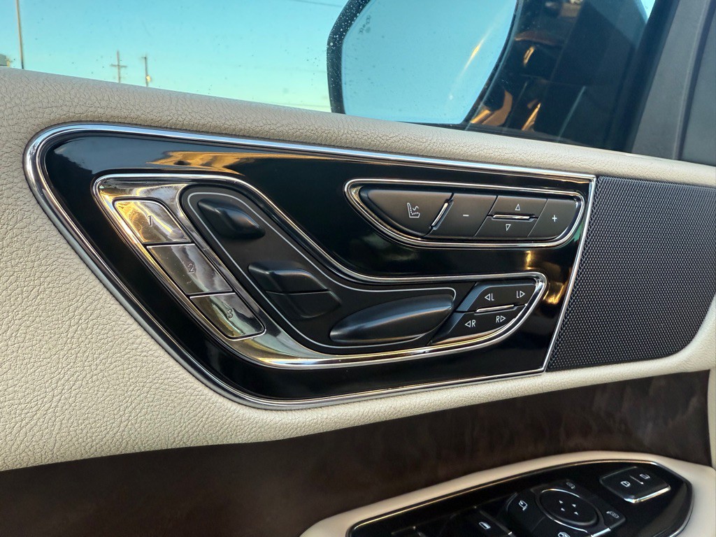 2019 Lincoln Navigator Image 22