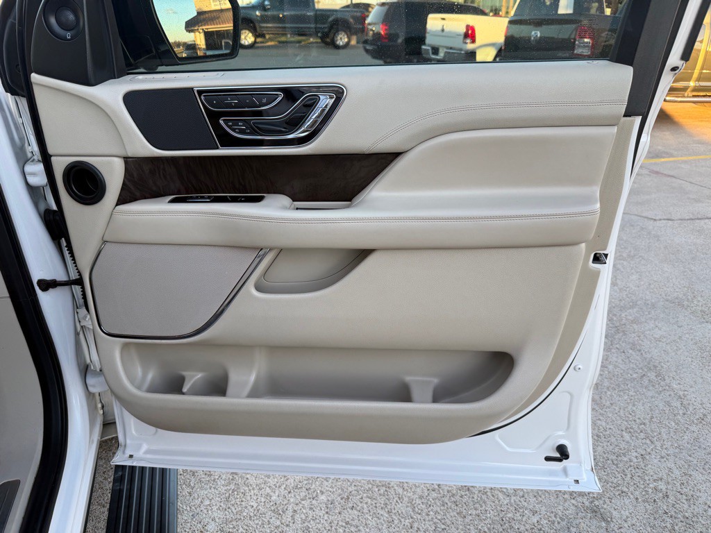 2019 Lincoln Navigator Image 26