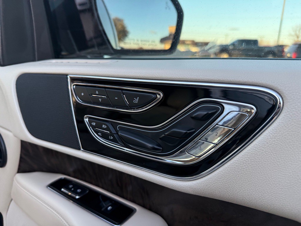2019 Lincoln Navigator Image 27