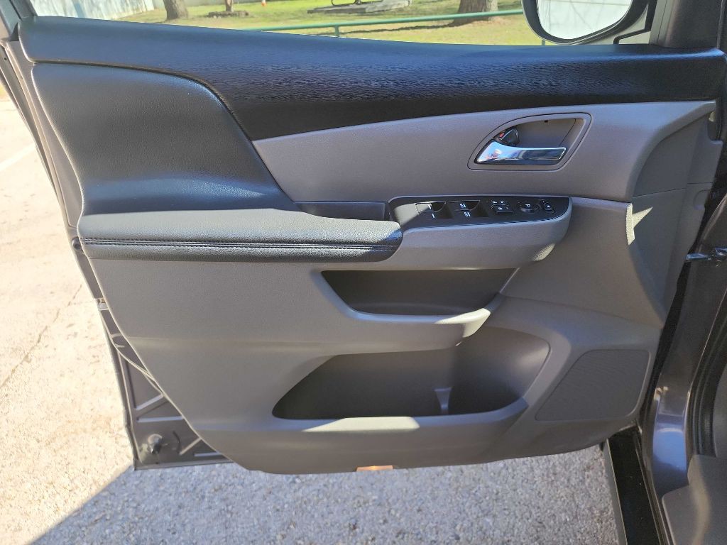 2016 Honda Odyssey Image 12