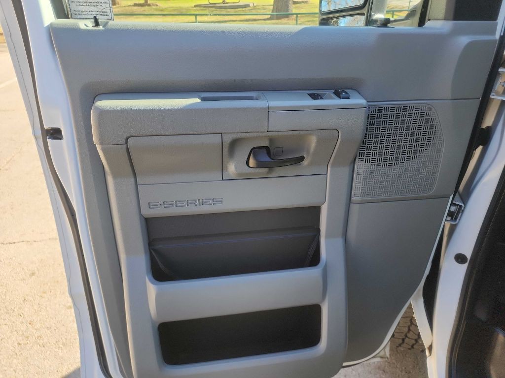 2009 Ford Econoline Image 14