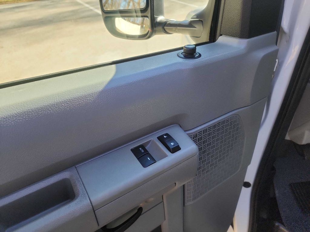 2009 Ford Econoline Image 15