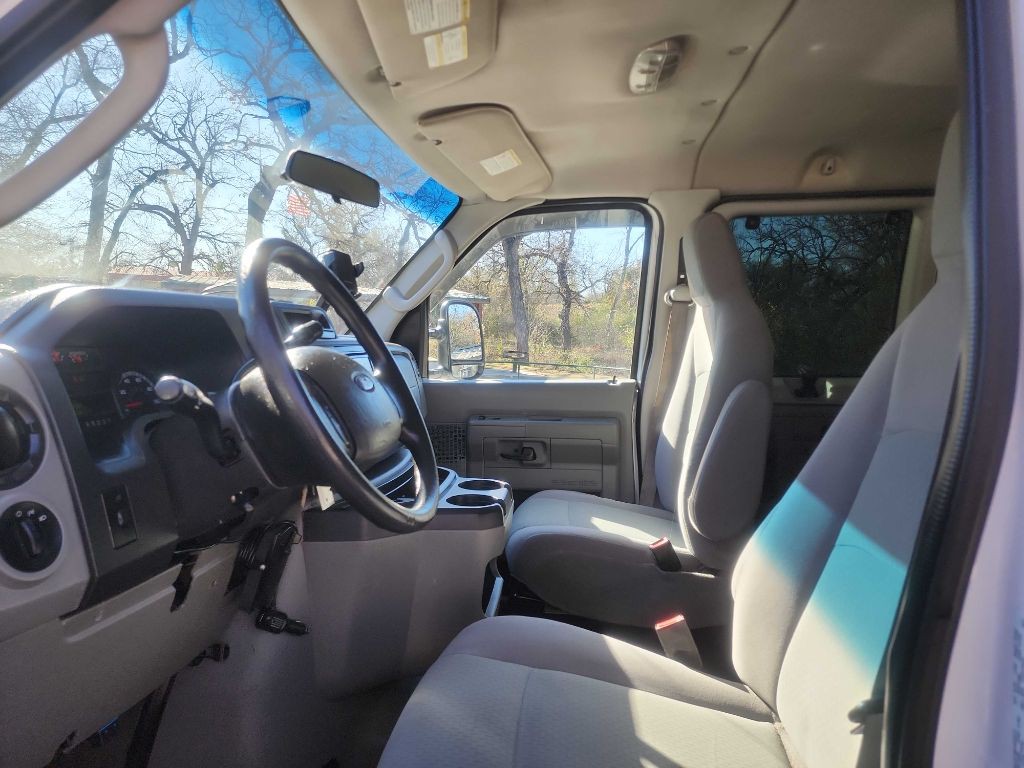 2009 Ford Econoline Image 16
