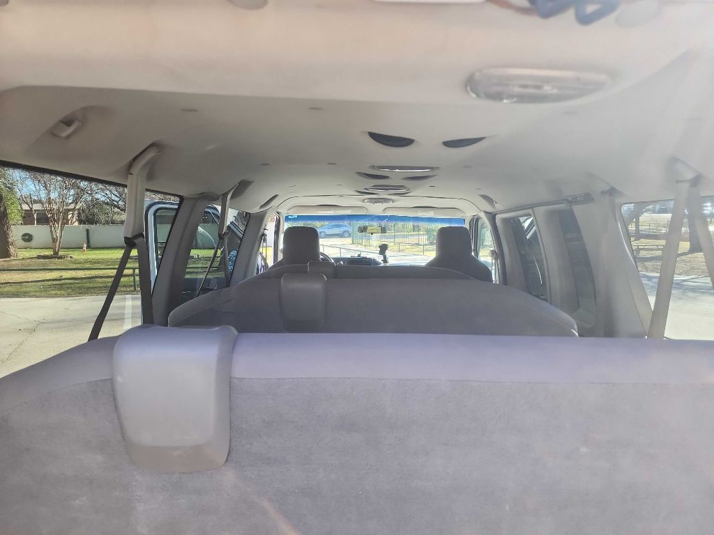 2009 Ford Econoline Image 24