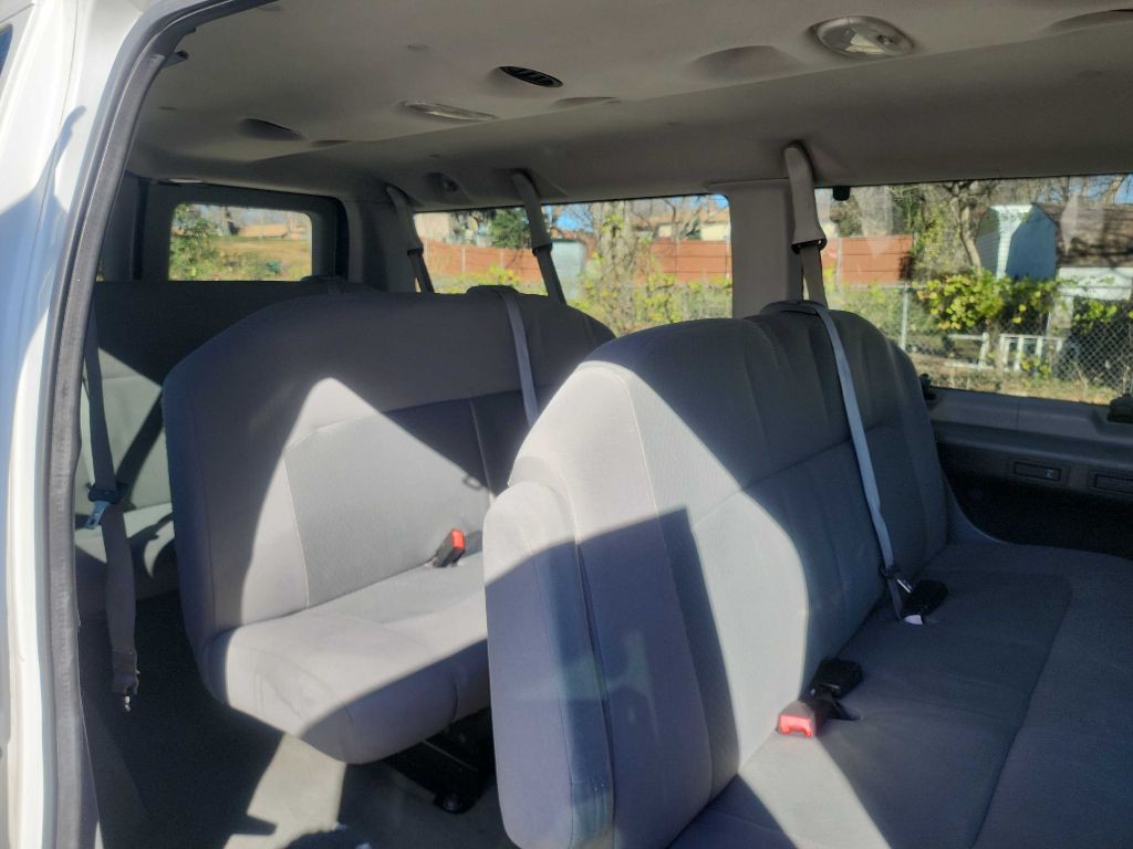 2009 Ford Econoline Image 25