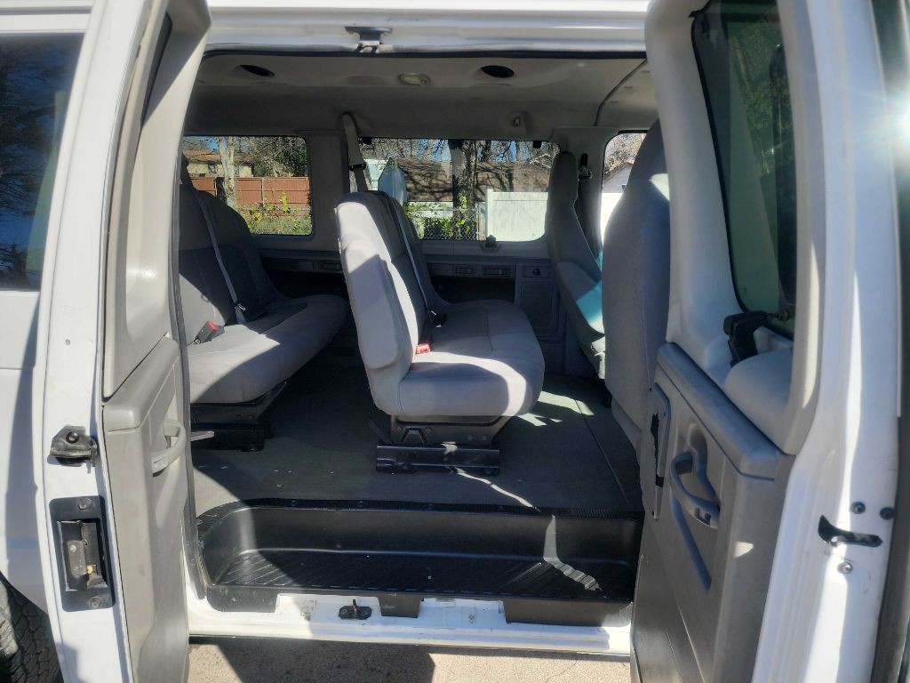 2009 Ford Econoline Image 26