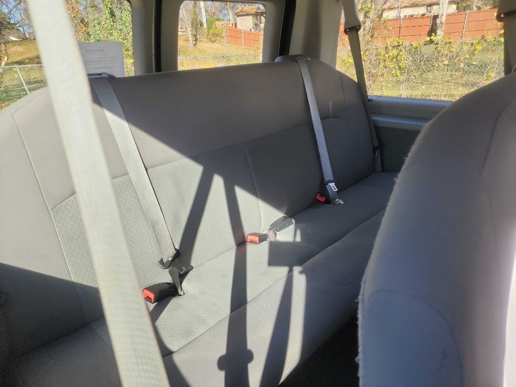 2009 Ford Econoline Image 28