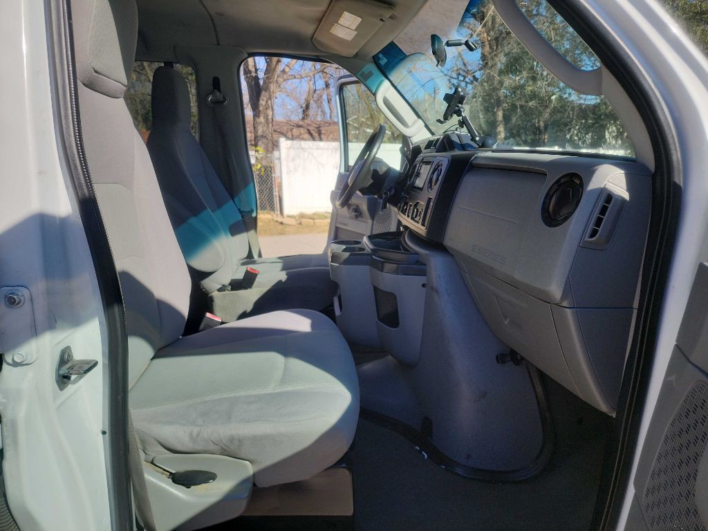 2009 Ford Econoline Image 31