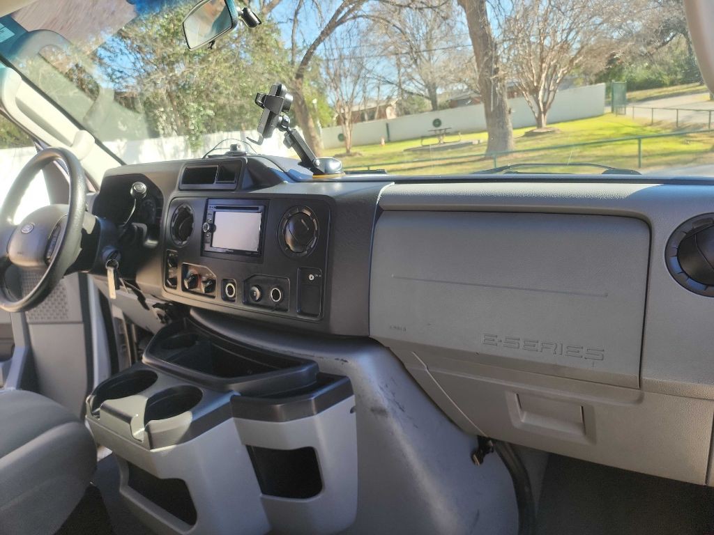 2009 Ford Econoline Image 33