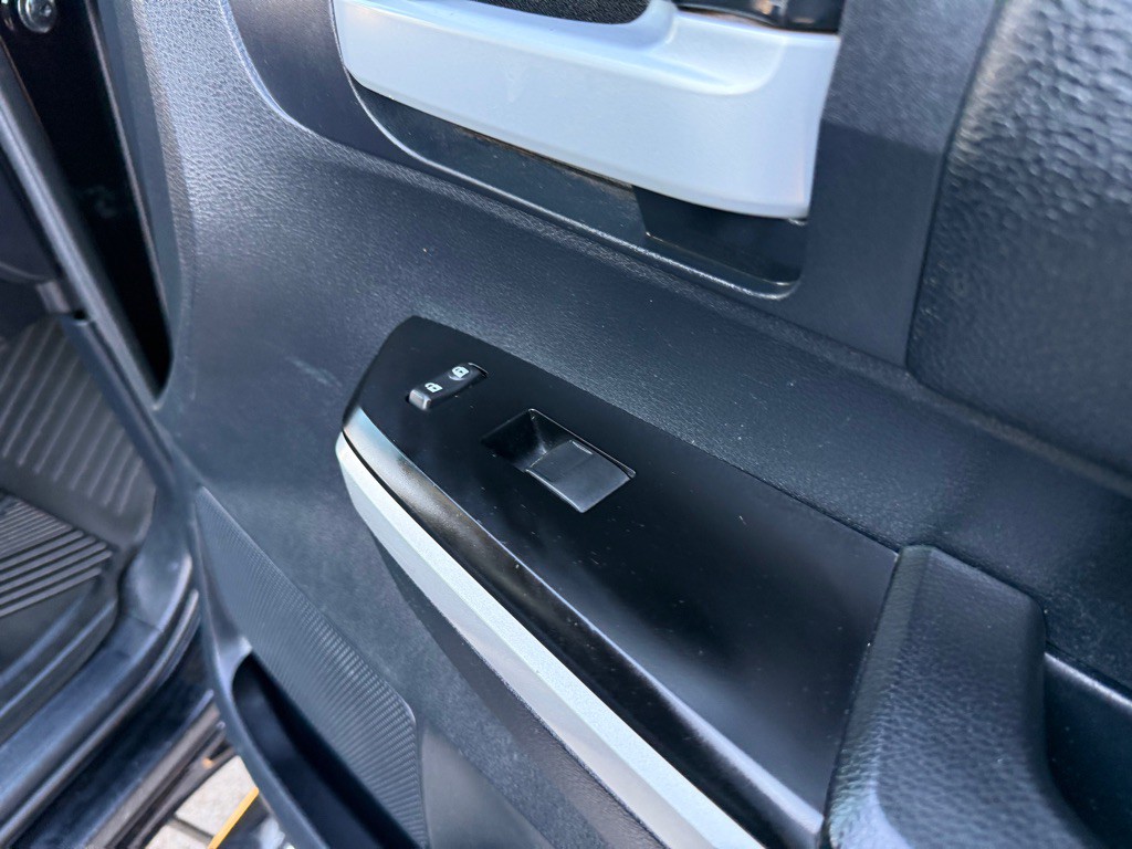 2015 Toyota Tundra Image 24