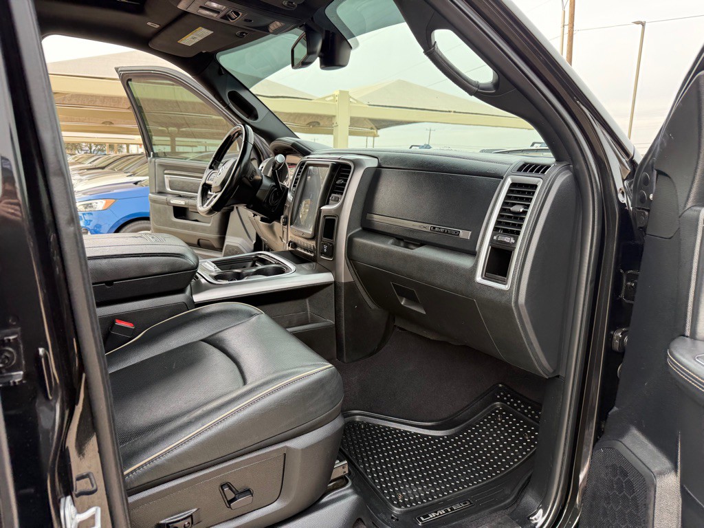 2017 RAM 3500 Image 18