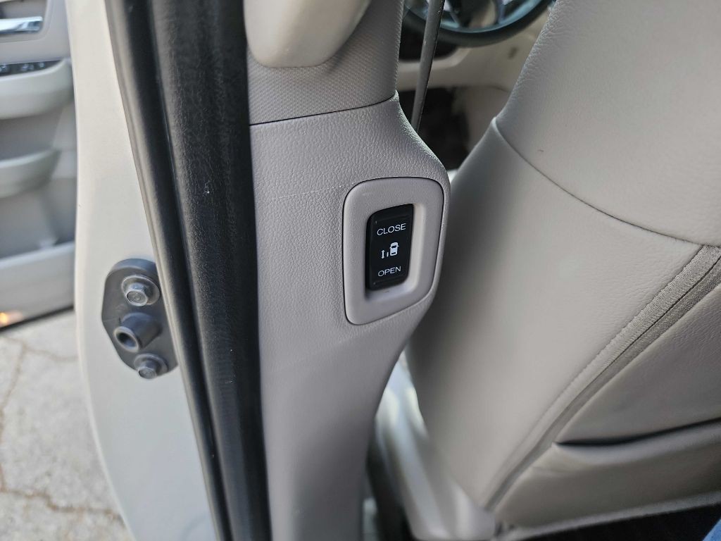 2014 Honda Odyssey Image 35