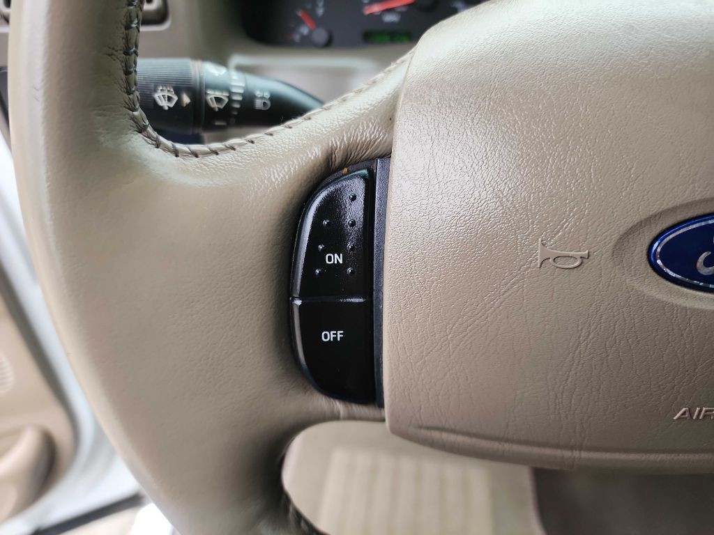2004 Ford F-250 Image 21