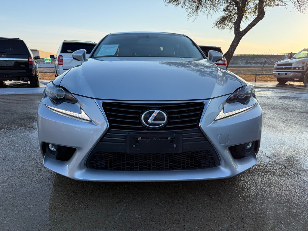 2015 Lexus IS Image 2