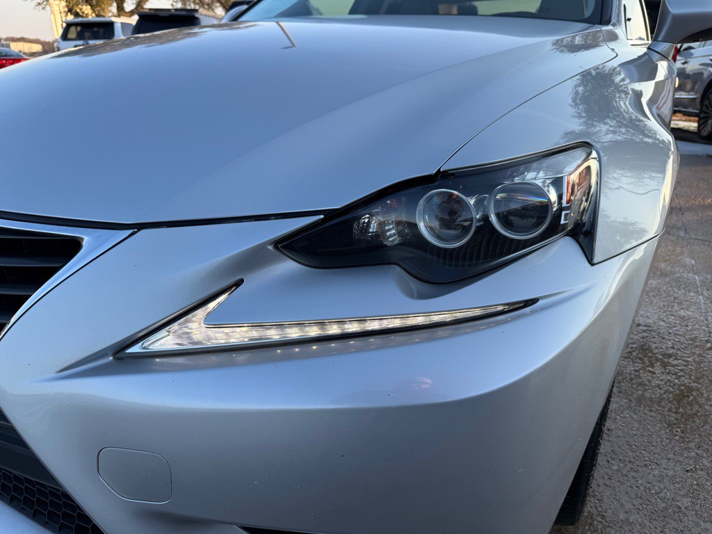 2015 Lexus IS Image 10