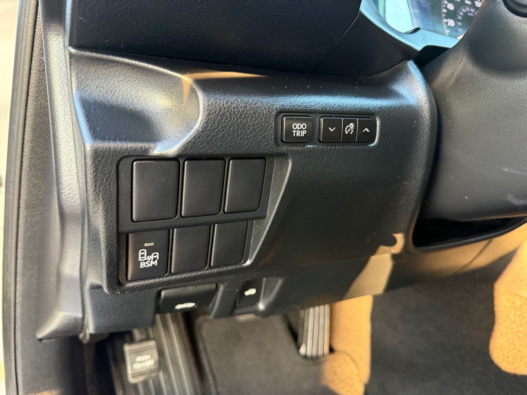 2015 Lexus IS Image 19