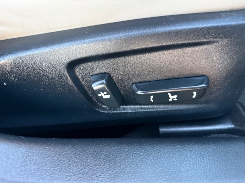 2015 Lexus IS Image 23