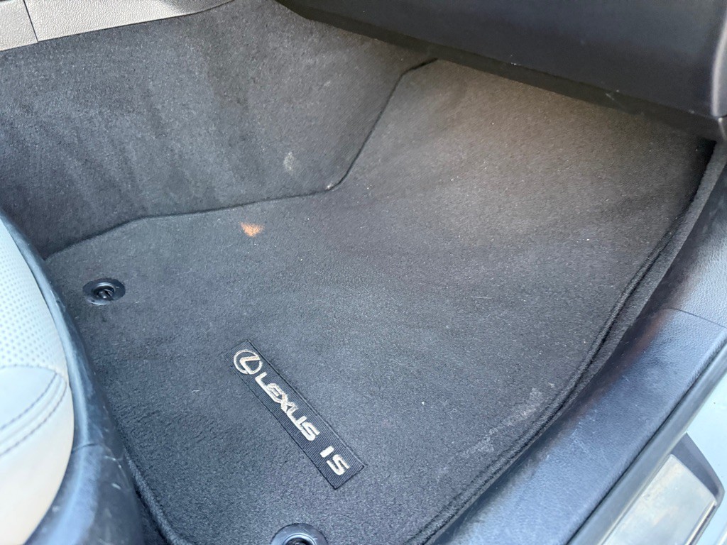 2015 Lexus IS Image 24