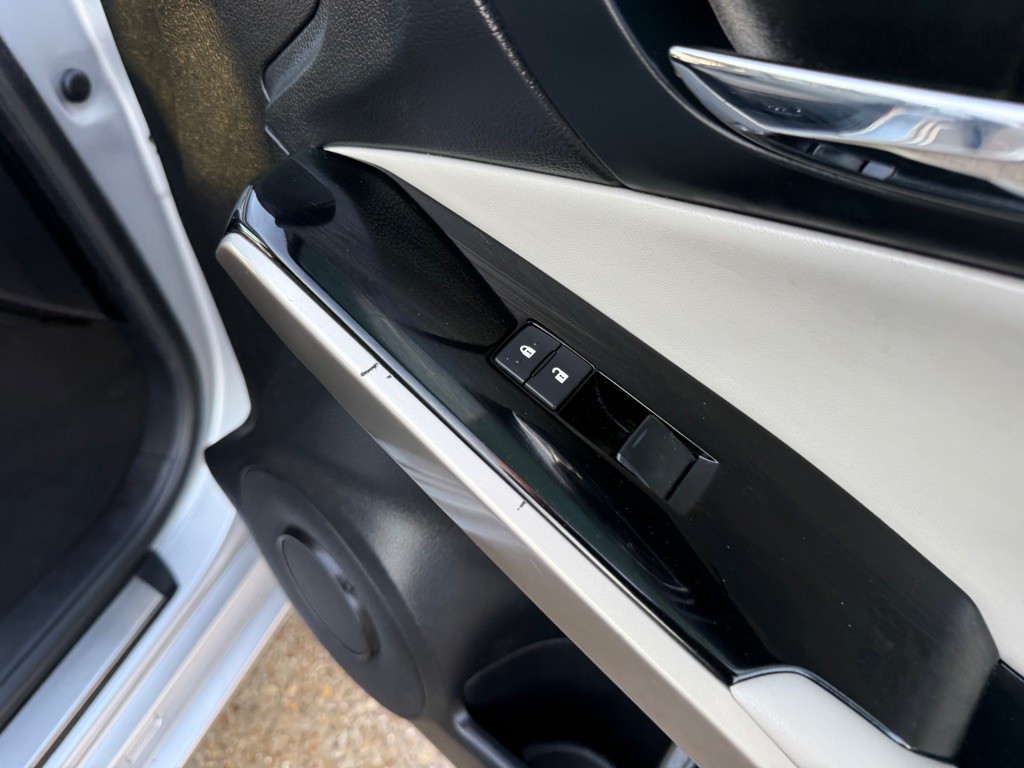 2015 Lexus IS Image 26