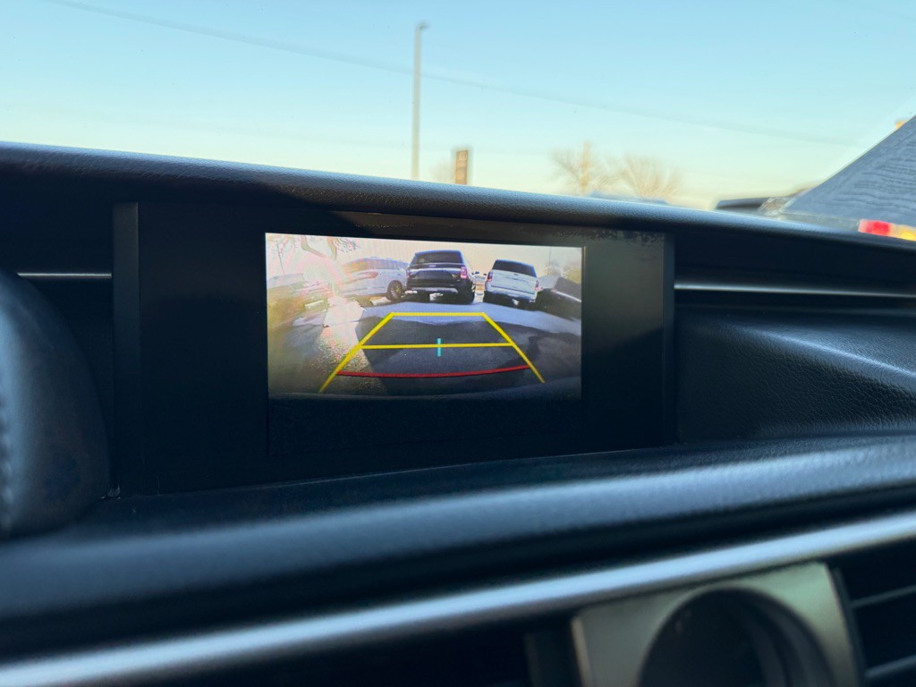 2015 Lexus IS Image 31